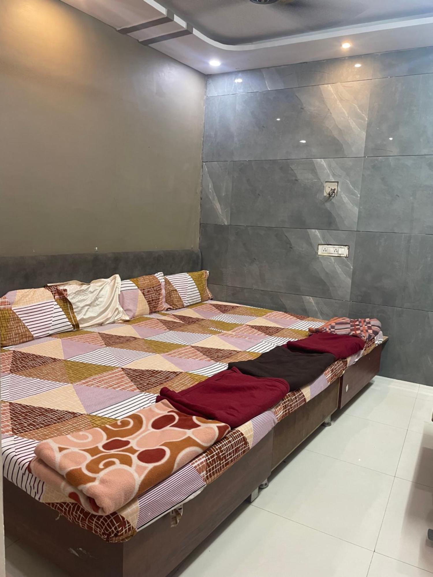 Satguru Guest House ウッジャイン エクステリア 写真