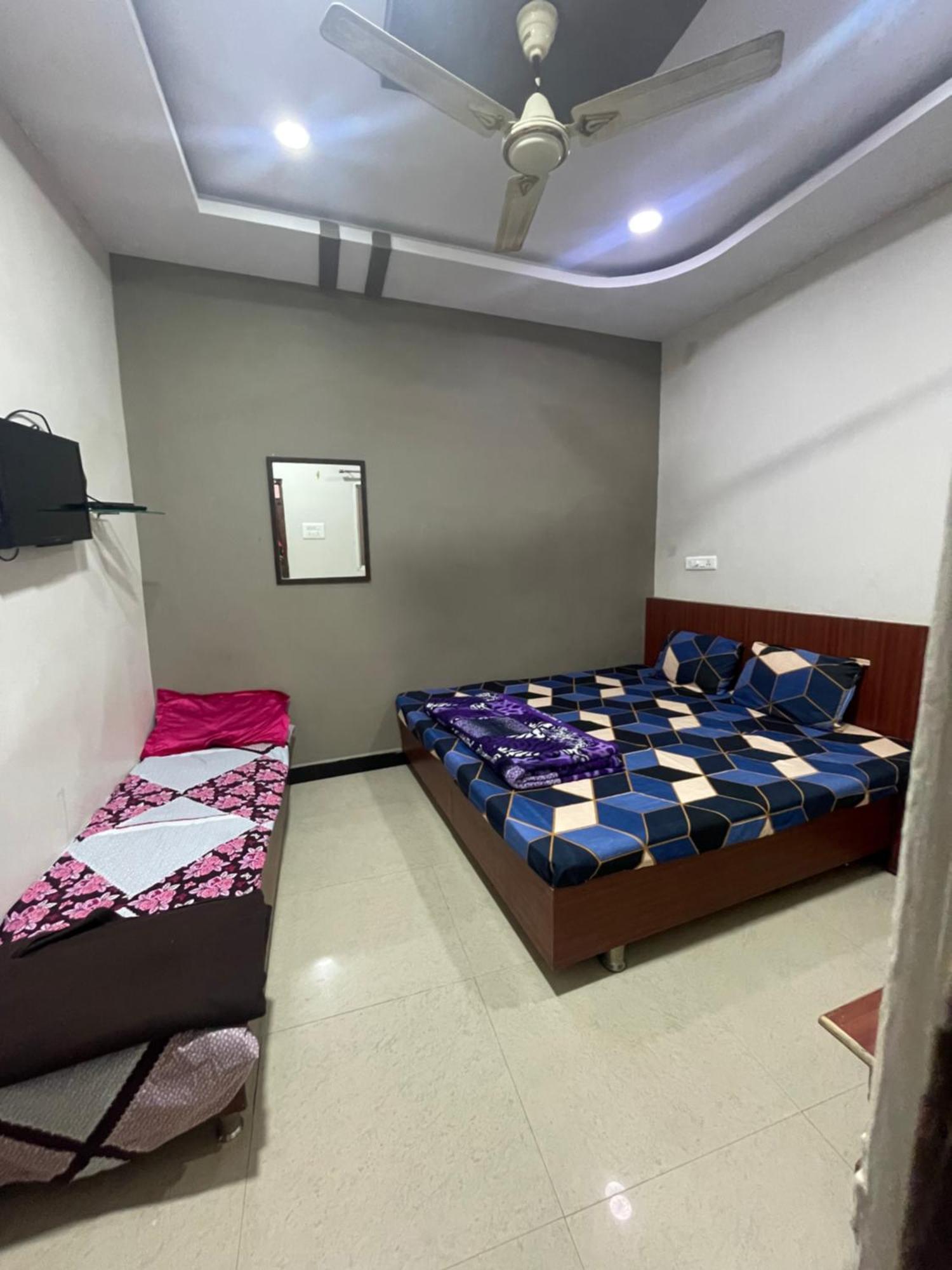 Satguru Guest House ウッジャイン エクステリア 写真