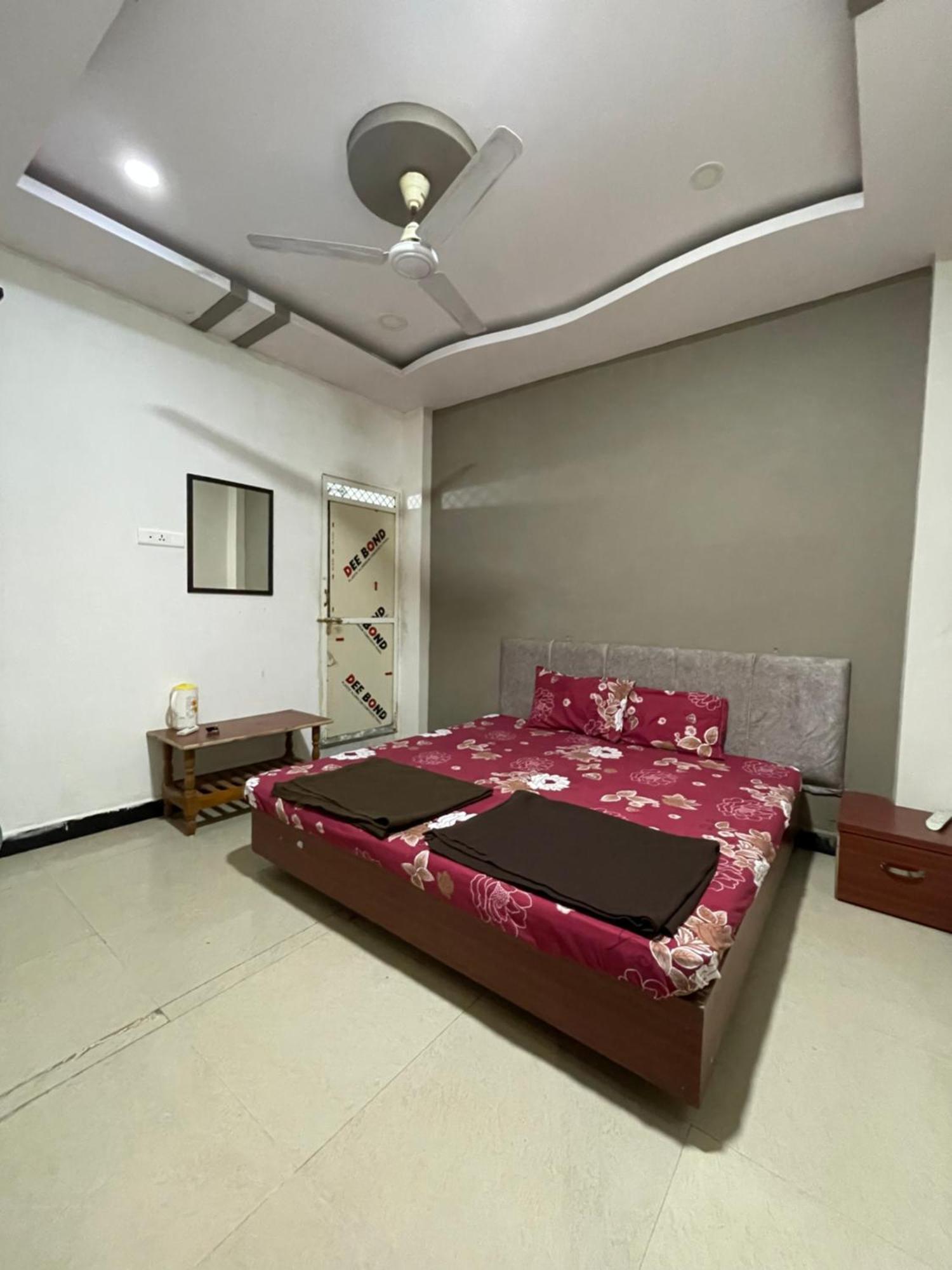 Satguru Guest House ウッジャイン エクステリア 写真