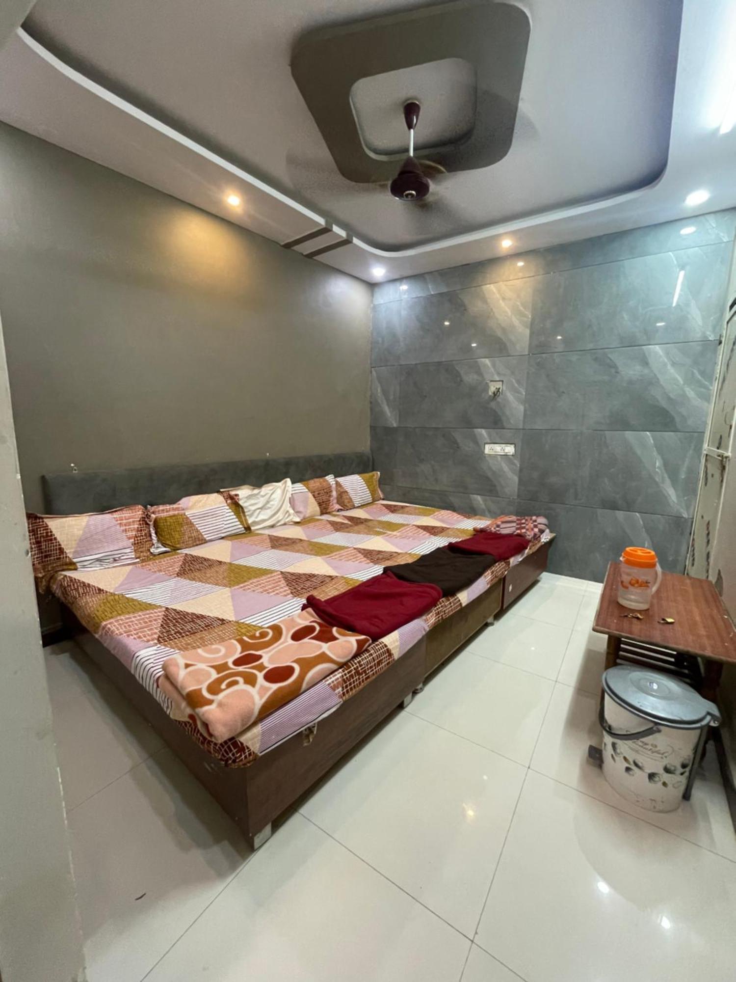 Satguru Guest House ウッジャイン エクステリア 写真